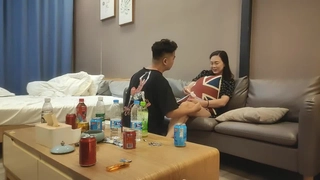 新来的御姐女神，露脸直播精彩大秀，逼逼水嫩光滑，大黄瓜插逼诱惑，呻吟可射淫声荡语不断，精彩不要错过第03集