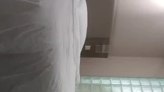 菲律宾少女的大屁股在按摩浴缸里挑逗