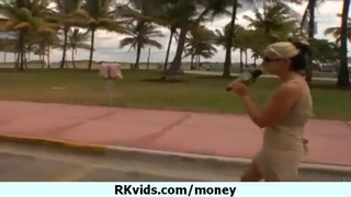 性感的学生被一个阳具丰满的男人操她的阴道和屁股